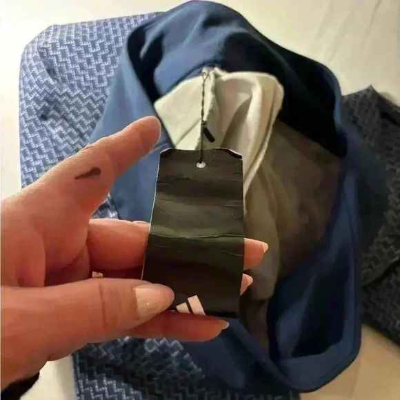 New with tags, womens size small adidas pull on crop pants, #H300 - Picture 6 of 8